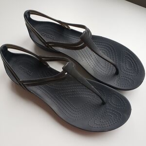 Crocs Isabella T-strap black sandal